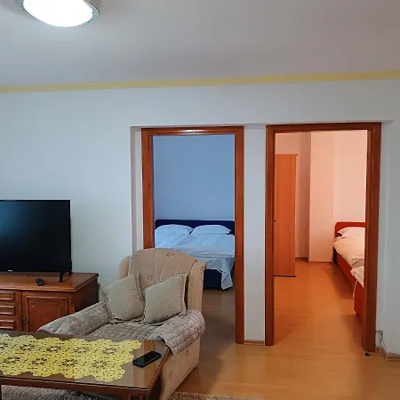 Kaja Apartment *